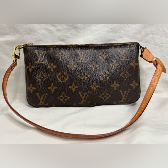 Louis Vuitton Pochette w/ original dust bag, box, ribbon, & sales bag - Picture 1 of 17